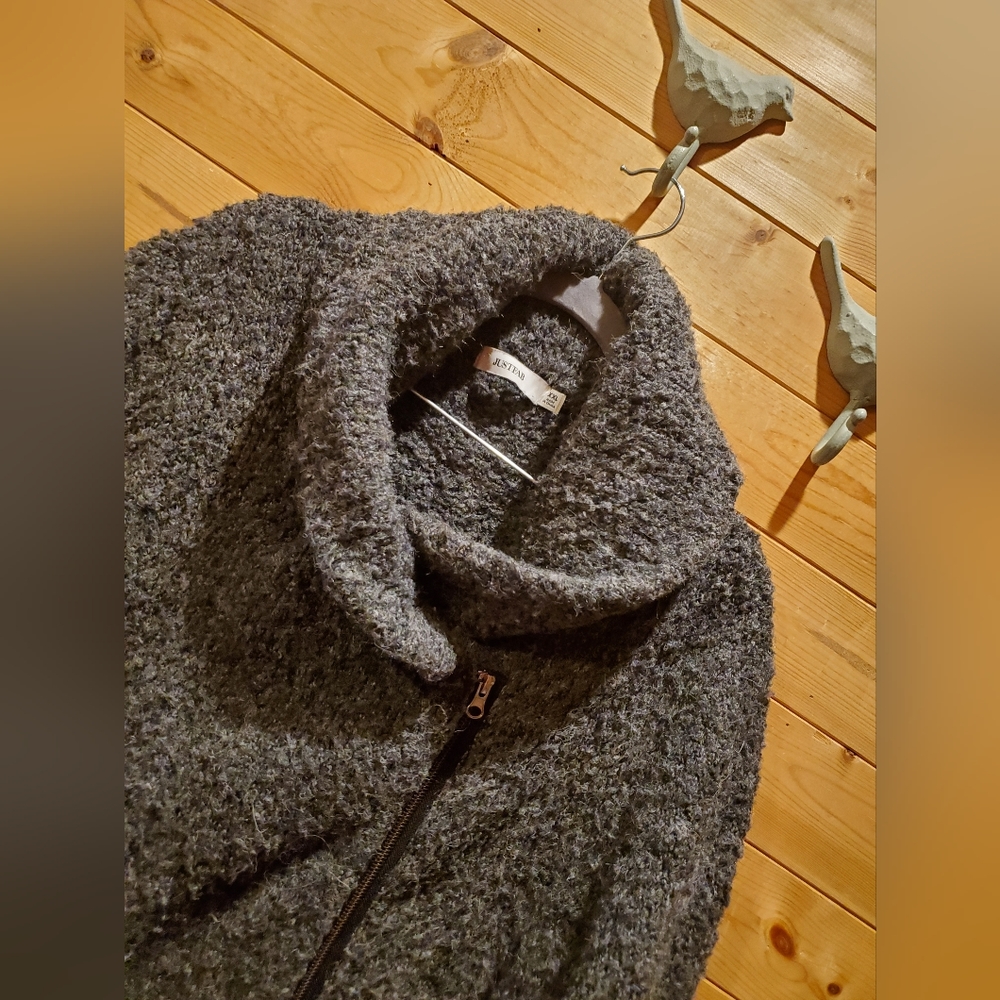 UC JustFab Gray 100% Acrylic Sweater